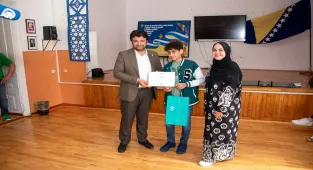 YEE'nin Türkçe sınavında başarılı olan Saraybosnalı öğrenciler ödüllendirildi