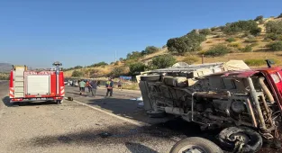 Adıyaman'da kamyonet ile otomobilin çarpıştığı kazada 1 kişi öldü, 5 kişi yaralandı