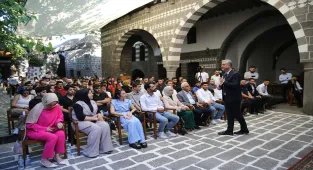 AK Parti Genel Başkan Yardımcısı Yalçın, Diyarbakır'da Gençlik Buluşması'nda konuştu: