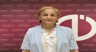 Anadolu Üniversitesi Öğretim Üyesi Prof. Dr. Kolaç, yapay zekanın dile etkisini değerlendirdi