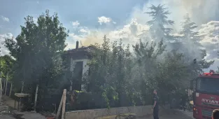 Bahşılı’da kömürlükte başlayan ve eve sıçrayan yangın söndürüldü