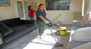 Beypazarı Belediyesinden ihtiyaç sahiplerine ev temizliği hizmeti