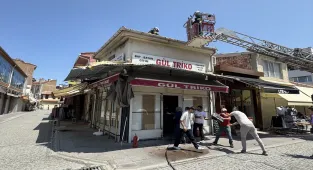 Eskişehir'de iş yerinin çatısında çıkan yangın söndürüldü