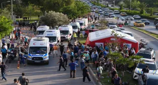 GÜNCELLEME 3 - İzmir'de depoda çıkan yangın kontrol altına alındı