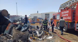 GÜNCELLEME - Batman OSB'de fabrikada çıkan yangın söndürüldü