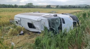 GÜNCELLEME - Çorum'da devrilen minibüsteki 17 kişi yaralandı