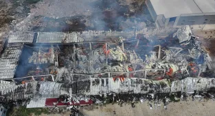 GÜNCELLEME - Mersin'de pamuk deposunda çıkan yangın kontrol altında 