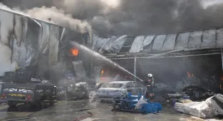 GÜNCELLEME - Sakarya'da yedek parça deposunda çıkan yangın kontrol altına alındı