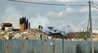 Kocaeli'de palet fabrikasında çıkan yangın söndürüldü
