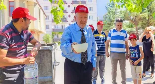 Nallıhan'da sahipsiz hayvanlar için mama ve su bırakıldı