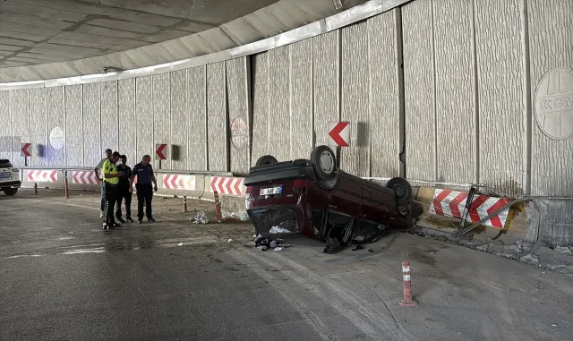 Samsun'da devrilen otomobildeki 5 kişi yaralandı