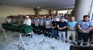 Sigara içtiği için uyardığı yolcu tarafından öldürülen güvenlik görevlisinin cenazesi defnedildi