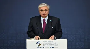 Tokayev, Avrasya Ekonomik Birliğinin küresel yapay zeka rekabetinde geride kalmaması gerektiğini söyledi: