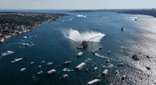 15 Temmuz şehitleri, İstanbul Boğazı'nda düzenlenen kortej geçişi ile anıldı