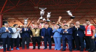 664. Tarihi Kırkpınar Yağlı Güreşleri'nin başpehlivanı Orhan Okulu, altın kemeri kuşandı