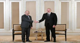 Aliyev ve Paşinyan, Abu Dabi'de bir araya geldi