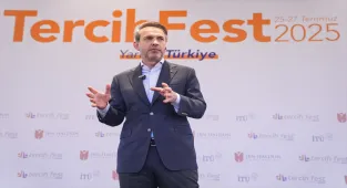 Bakan Bayraktar, TercihFest 2025'te üniversite adaylarıyla buluştu:
