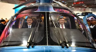 Cumhurbaşkanı Yardımcısı Yılmaz'dan IDEF 2025'e ziyaret: 