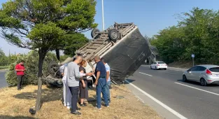 Eskişehir'de kamyonet ile servis otobüsü çarpıştı, 2 yaralı