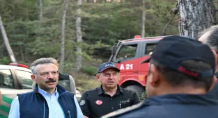 Eskişehir'de ormanlık alanda çıkan yangına müdahale sürüyor