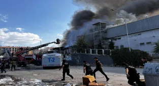 GÜNCELLEME 2 - Malatya'da hırdavat mağazasında çıkan yangın söndürüldü