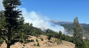 GÜNCELLEME - Isparta'da çıkan orman yangınına müdahale ediliyor