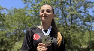 İlk kez giydiği milli formayla Balkan şampiyonu olan wushucu Berrin, hedef büyüttü
