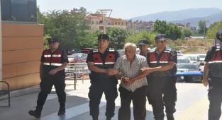 İzmir'de arazi anlaşmazlığı kavgasında öldürülen 3 kardeş son yolculuklarına uğurlandı