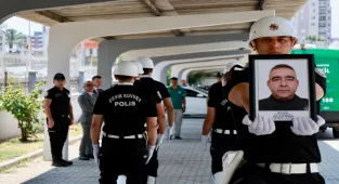 Mersin'de görevi başında rahatsızlanan polis memuru hayatını kaybetti