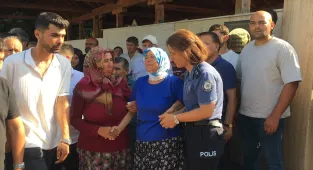 Mersin'deki trafik kazasında yaşamını yitiren polis memurunun cenazesi defnedildi