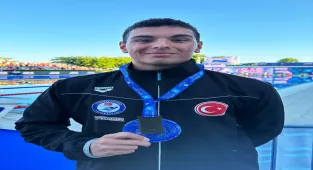 Milli yüzücü Nusrat Allahverdi, gençlerde Avrupa şampiyonu oldu