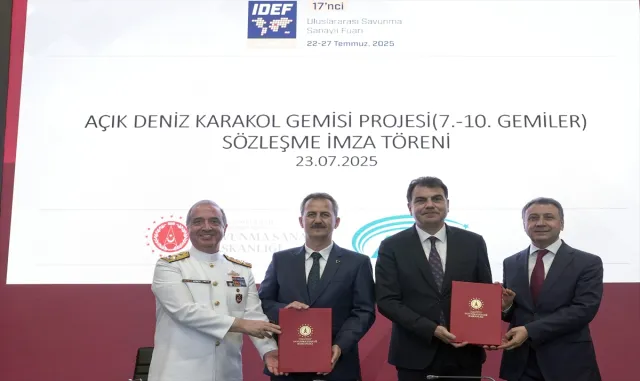 Roketsan, IDEF 2025'te savunma sanayisi alanında stratejik sözleşmelere imza attı