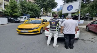 Fatih'te yolcu seçen taksi sürücüsüne 9 bin 267 lira ceza kesildi