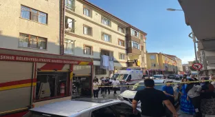 Gölbaşı'nda bir binanın çatısında çıkan yangın söndürüldü