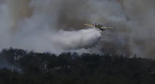 GÜNCELLEME 5 - Çanakkale'de çıkan orman yangınına müdahale ediliyor