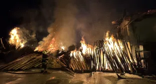 GÜNCELLEME - Erzincan'da Keresteciler Sitesi'nde çıkan yangın söndürüldü