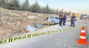 GÜNCELLEME - Gaziantep'te iki otomobilin çarpıştığı kazada 3 kişi öldü, 3 kişi yaralandı