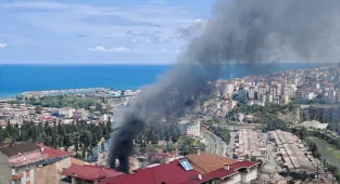 GÜNCELLEME - Trabzon'da mobilya atölyesinde çıkan yangın söndürüldü