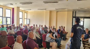 Kırşehir'de jandarma ekipleri muhtarlarla bir araya geldi