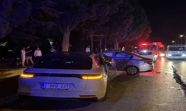 Kocaeli'de çarpışan iki otomobildeki 4 kişi yaralandı