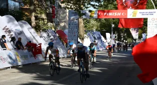 Samsun'da düzenlenen 3. Uluslararası Kurtuluş Yolu Bisiklet Turu'nun ikinci etabı tamamlandı