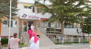 Trafik kazasında ölen küçük Zeynep'in adı eğitim gördüğü kreşte yaşatılacak