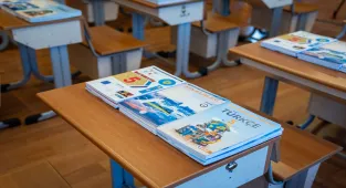 Ücretsiz dağıtılacak ders kitapları okul sıralarındaki yerini aldı