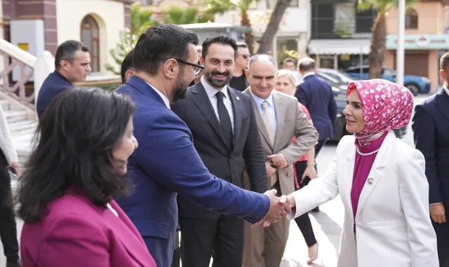 Aile ve Sosyal Hizmetler Bakanı Göktaş, Manisa'da ziyaretlerde bulundu