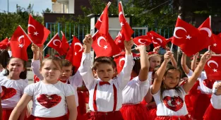 AK Parti Genel Başkan Yardımcısı Uygur Balıkesir'de Boş Sıralar etkinliğinde konuştu: