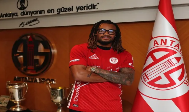 Antalyaspor, İsviçreli oyuncu Ballet'i transfer etti