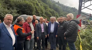 Bakanlar Uraloğlu ile Bak, sağanağın etkili olduğu Rize'de incelemelerde bulundu