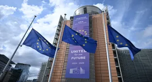 Brüksel'deki AB kurumları, Portekiz'deki füniküler kazası nedeniyle bayraklarını yarıya indirdi