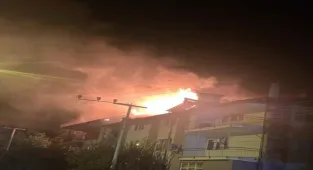 Burdur'da çatıda başlayan ve daireye sıçrayan yangın söndürüldü