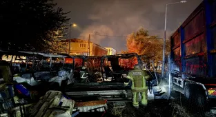 Bursa'da karavanda çıkıp kamyona sıçrayan yangın söndürüldü